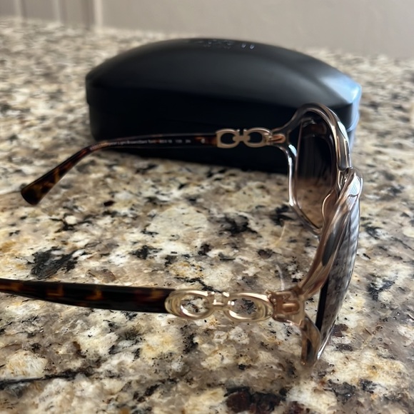 COACH - Picture 2 of 4